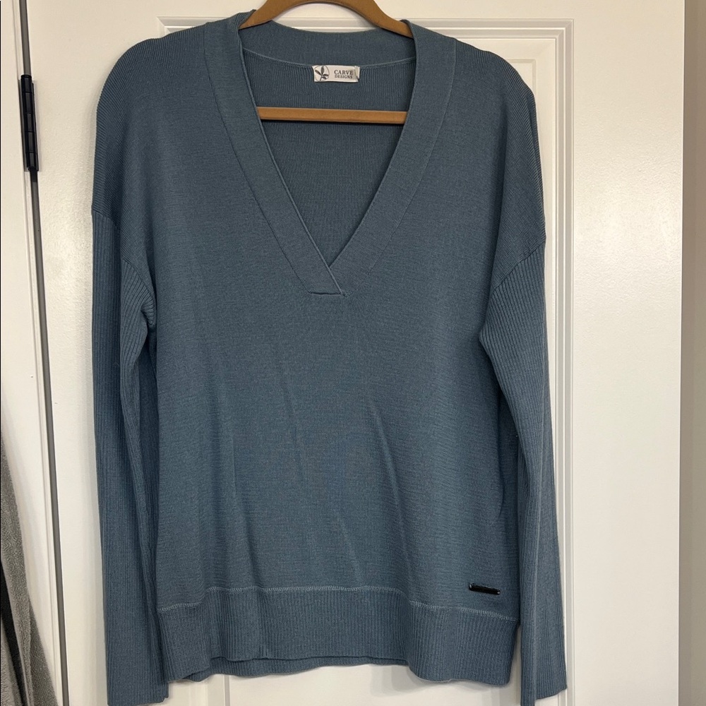 Carve Designs Women's Blue V-Neck Sweater